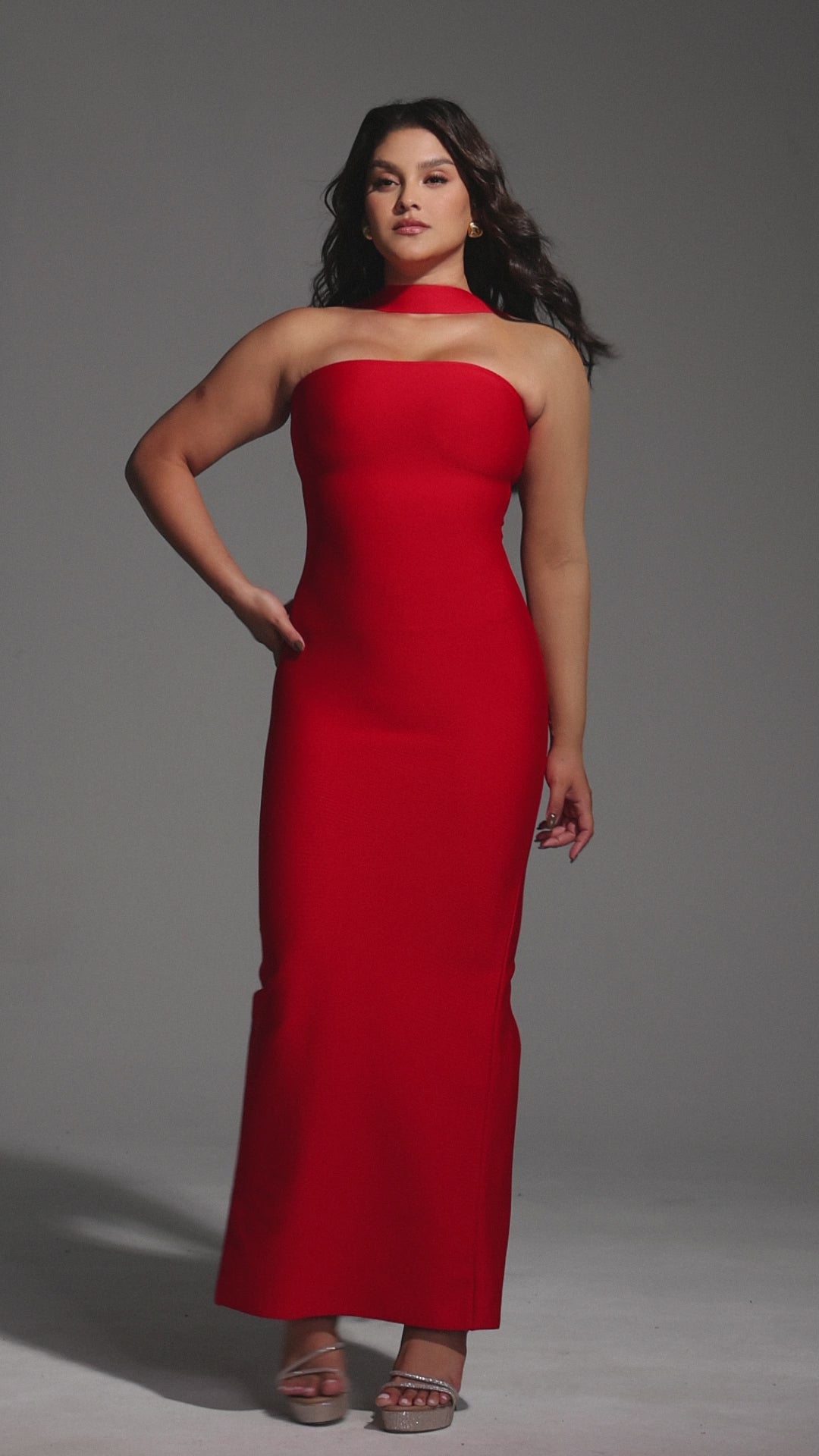 Red Halter Neck Evening Gown with Front Split and Fitted Silhouette